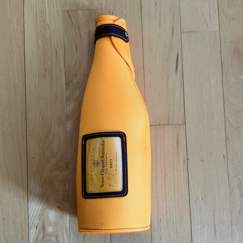2/$20 like new Veuve Clicquot neoprene bottle cover